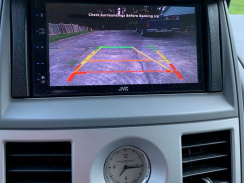 Used 2010 Chrysler Town & Country Touring image 12