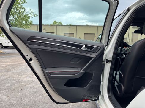 Used 2017 Volkswagen GTI SE FWD image 18