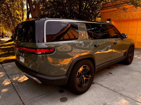 Used 2022 Rivian R1S Launch Edition AWD/4WD image 8