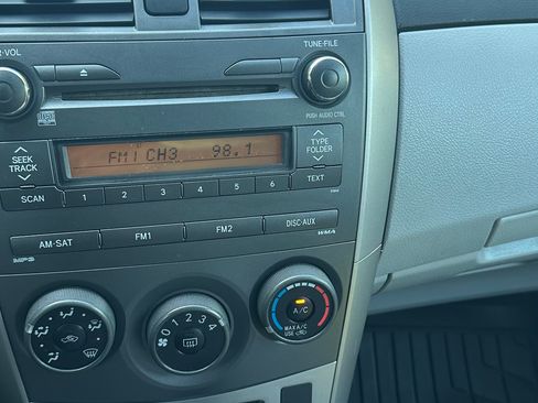Used 2011 Toyota Corolla LE FWD image 11