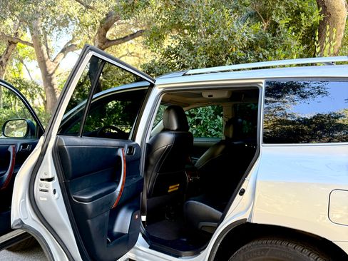 Used 2012 Toyota Highlander Limited image 12