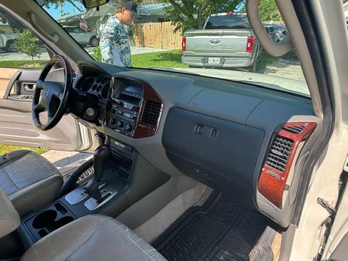 Used 2006 Mitsubishi Montero Limited AWD/4WD image 6
