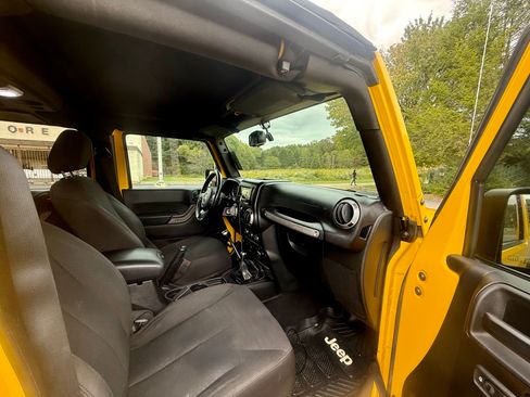 Used 2015 Jeep Wrangler Unlimited Sport w/ Quick Order Package 23S image 10