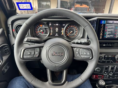 Used 2025 Jeep Wrangler Rubicon w/ Steel Bumper Group image 8