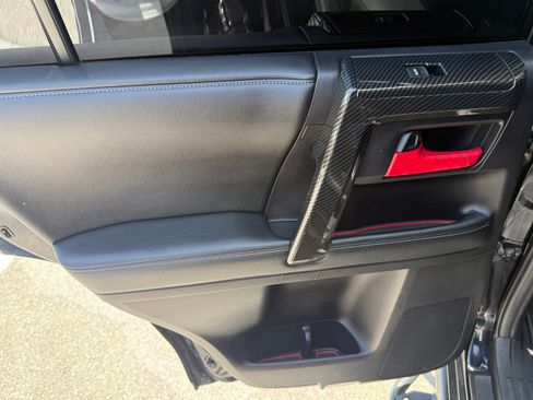 Used 2015 Toyota 4Runner SR5 AWD/4WD image 10