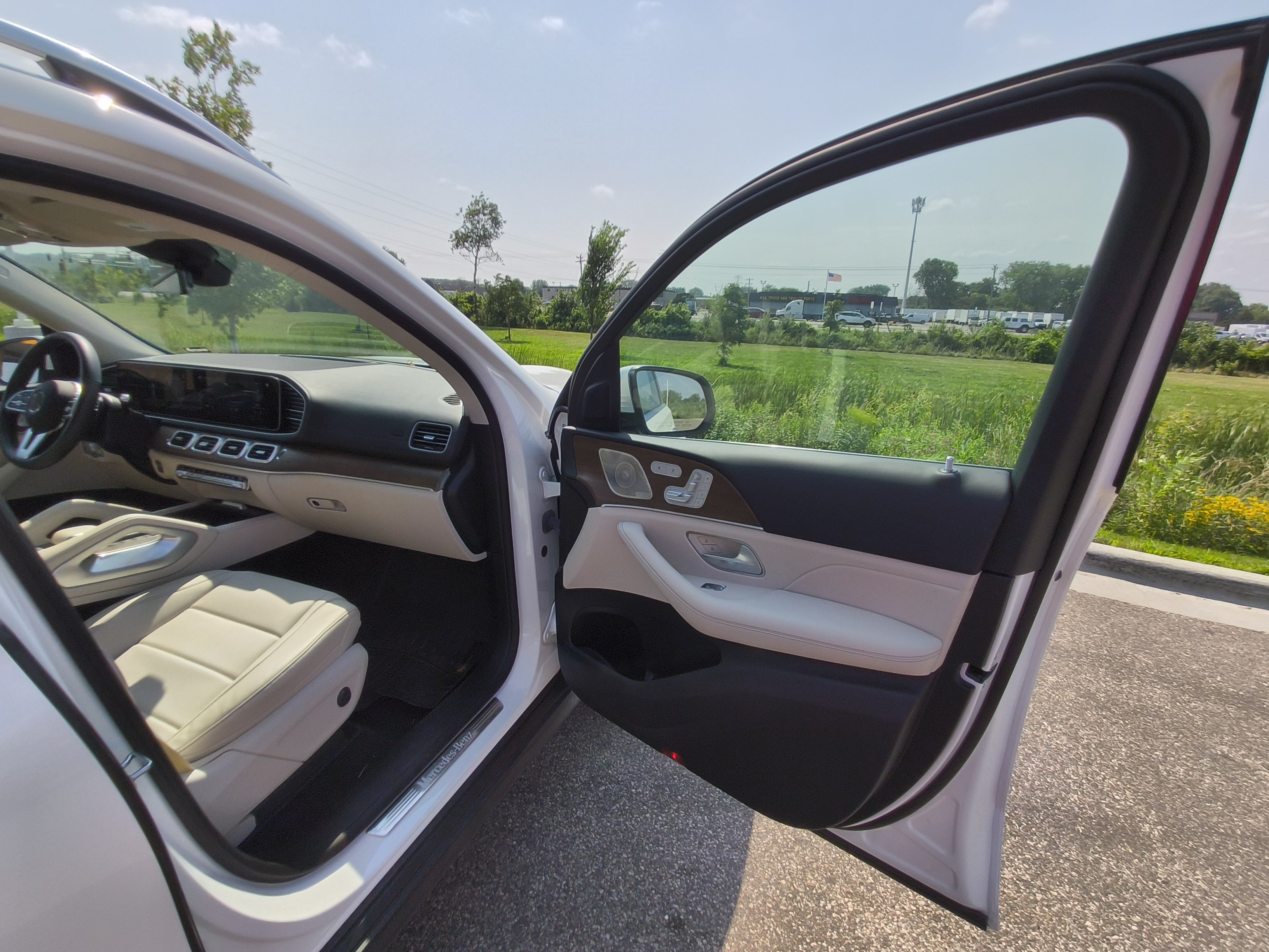 Used 2022 Mercedes-Benz GLS 450 4MATIC image 17