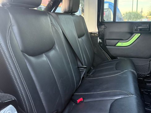 Used 2017 Jeep Wrangler Unlimited Sahara w/ Connectivity Group image 13