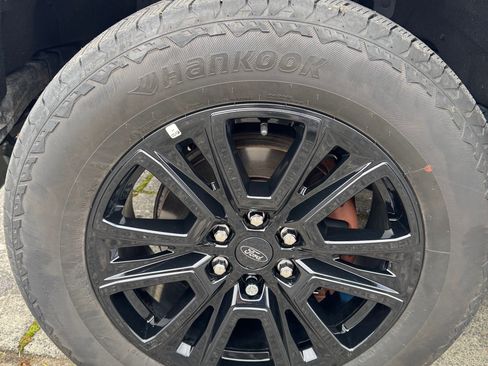 Used 2018 Ford F150 Lariat w/ Equipment Group 502A Luxury image 15