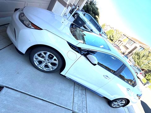 Used 2016 Chevrolet Volt Premier w/ Driver Confidence Package FWD image 1