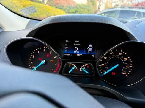 Used 2017 Ford Escape SE image 11