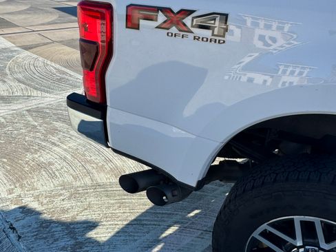 Used 2019 Ford F250 Lariat w/ Lariat Value Package image 11