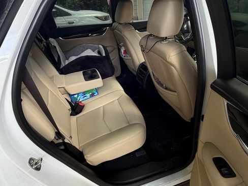 Used 2019 Cadillac XT5 FWD image 7