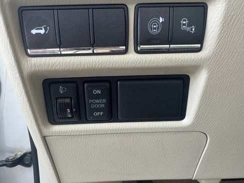 Used 2016 INFINITI QX80 4WD w/ Driver's Assistance Package image 18