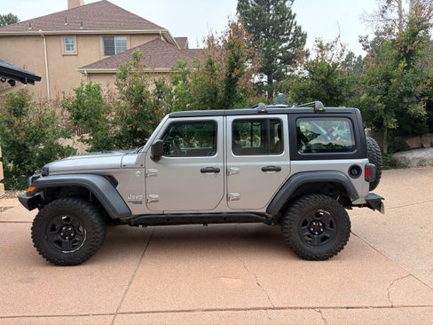 Used 2018 Jeep Wrangler Unlimited Sport AWD/4WD image 12
