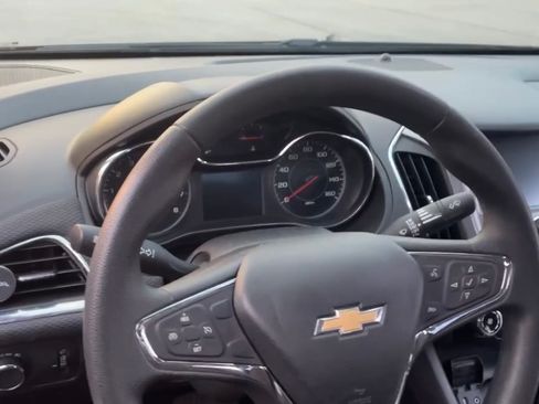 Used 2017 Chevrolet Cruze LT w/ Convenience Package image 19