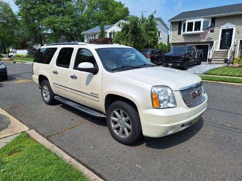 Used 2012 GMC Yukon XL Denali AWD/4WD image 1