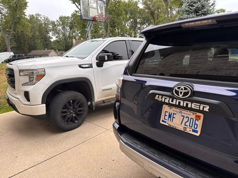 Used 2021 Toyota 4Runner TRD Off-Road Premium w/ Moonroof Package AWD/4WD image 4