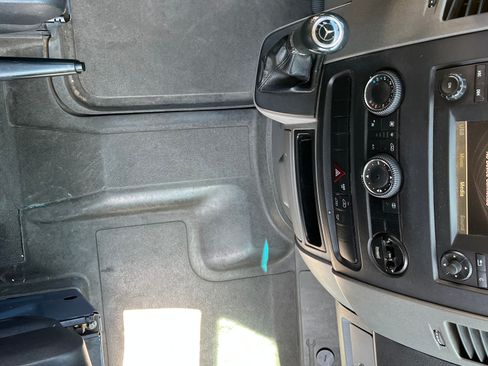 Used 2018 Mercedes-Benz Sprinter 2500 image 11