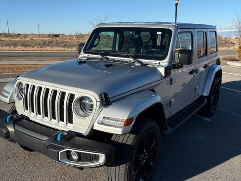 Used 2022 Jeep Wrangler Unlimited Sahara w/ Cold Weather Group image 21