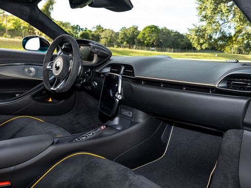 Used 2023 McLaren Artura image 27