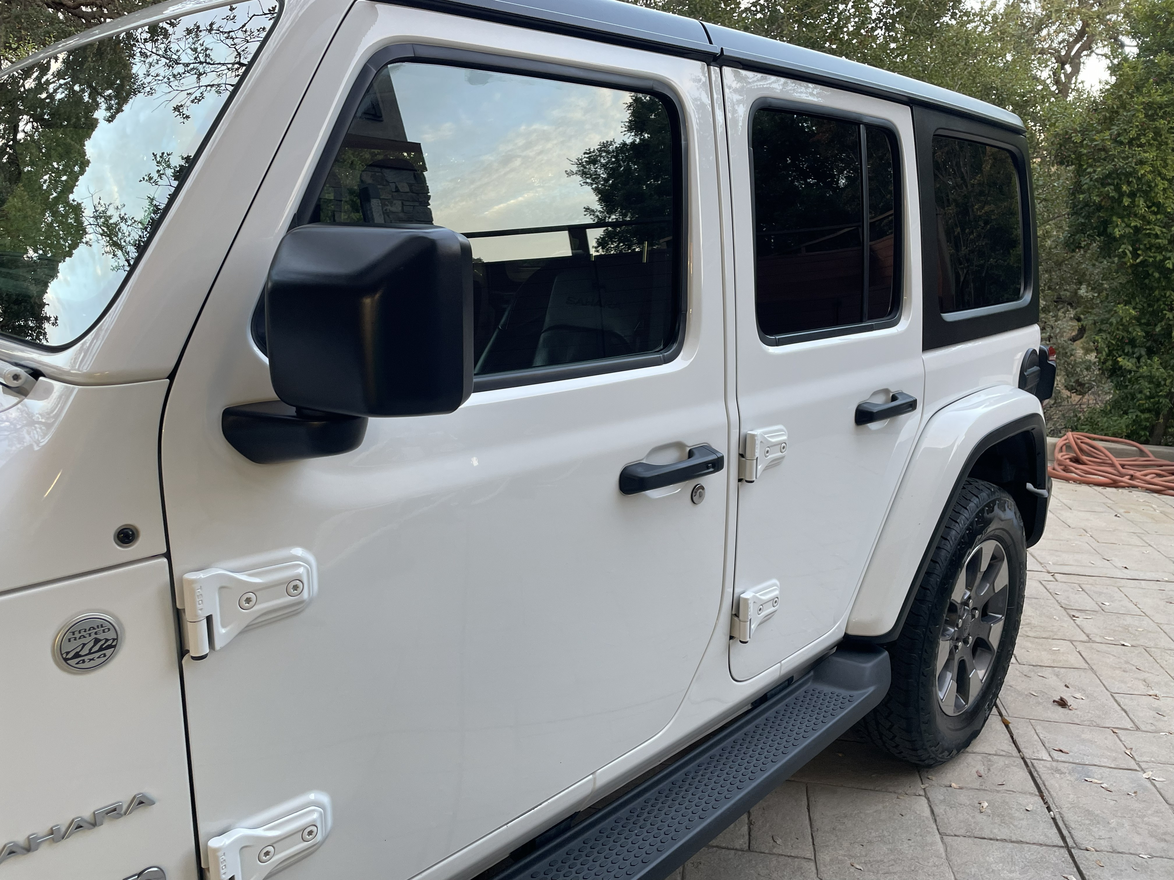 Used 2018 Jeep Wrangler Unlimited Sahara AWD/4WD image 27