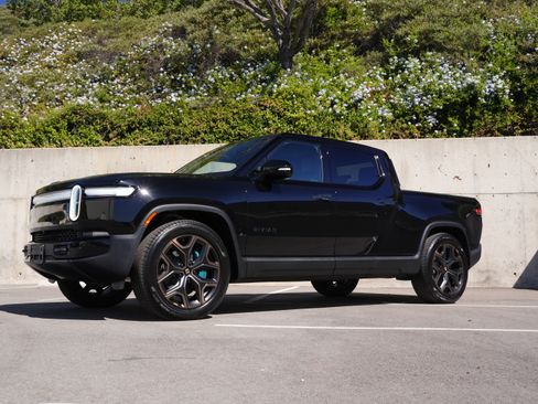 Used 2026 Rivian R1T Premium image 4