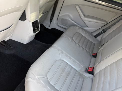 Used 2016 Volkswagen Passat 1.8T SEL Premium FWD image 16