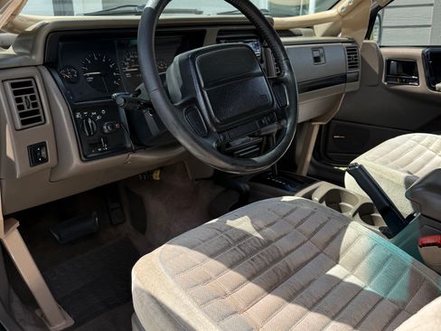 Used 1995 Jeep Grand Cherokee Laredo AWD/4WD image 24
