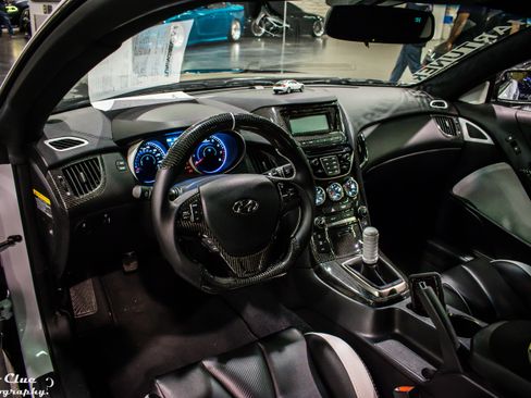 Used 2014 Hyundai Genesis 3.8 image 4