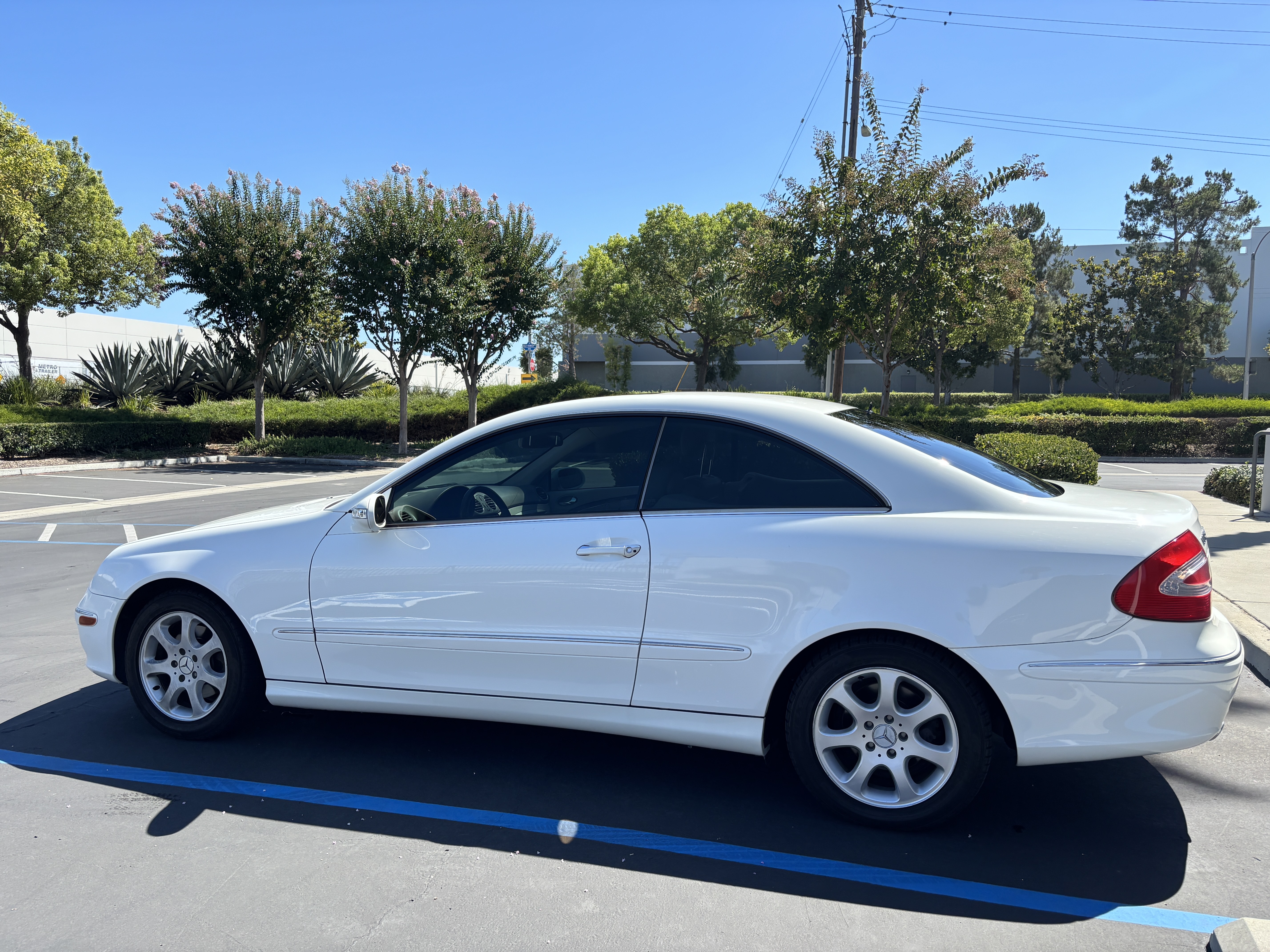 Used 2004 Mercedes-Benz CLK 320 Coupe image 4