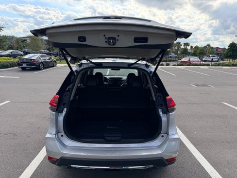 Used 2020 Nissan Rogue SL w/ Premium Package image 12