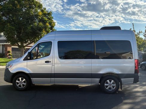 Used 2020 Mercedes-Benz Sprinter 2500 image 4