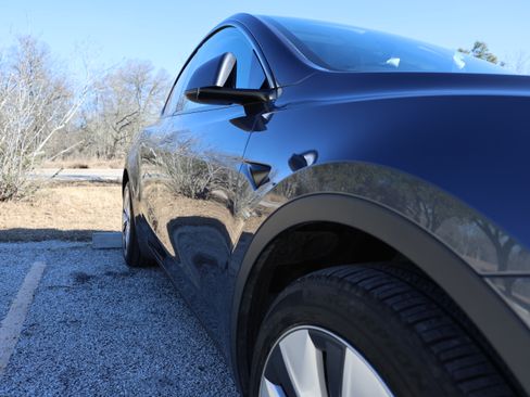 Used 2023 Tesla Model Y Long Range image 13