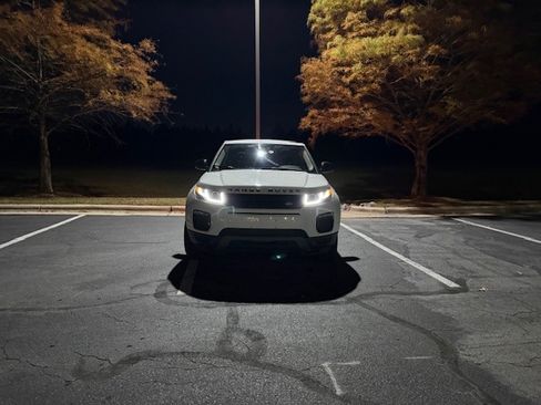 Used 2017 Land Rover Range Rover Evoque SE image 10