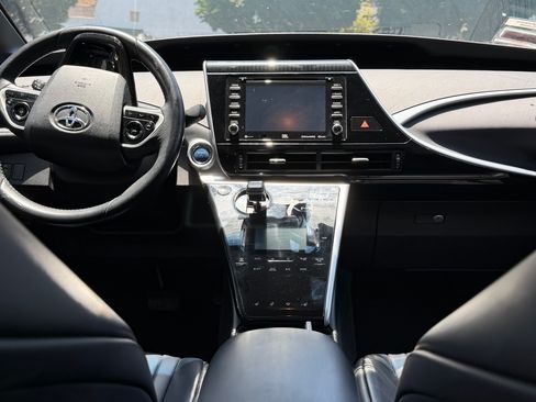 Used 2018 Toyota Mirai FWD image 10