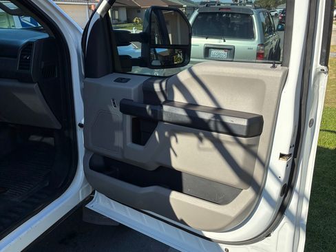 Used 2018 Ford F250 XL w/ Power Equipment Group image 9