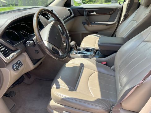 Used 2013 GMC Acadia Denali image 9
