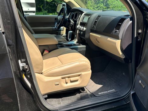 Used 2016 Toyota Sequoia Limited w/ Safety & Convenience Package AWD/4WD image 12