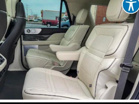 Used 2022 Lincoln Navigator Black Label image 11
