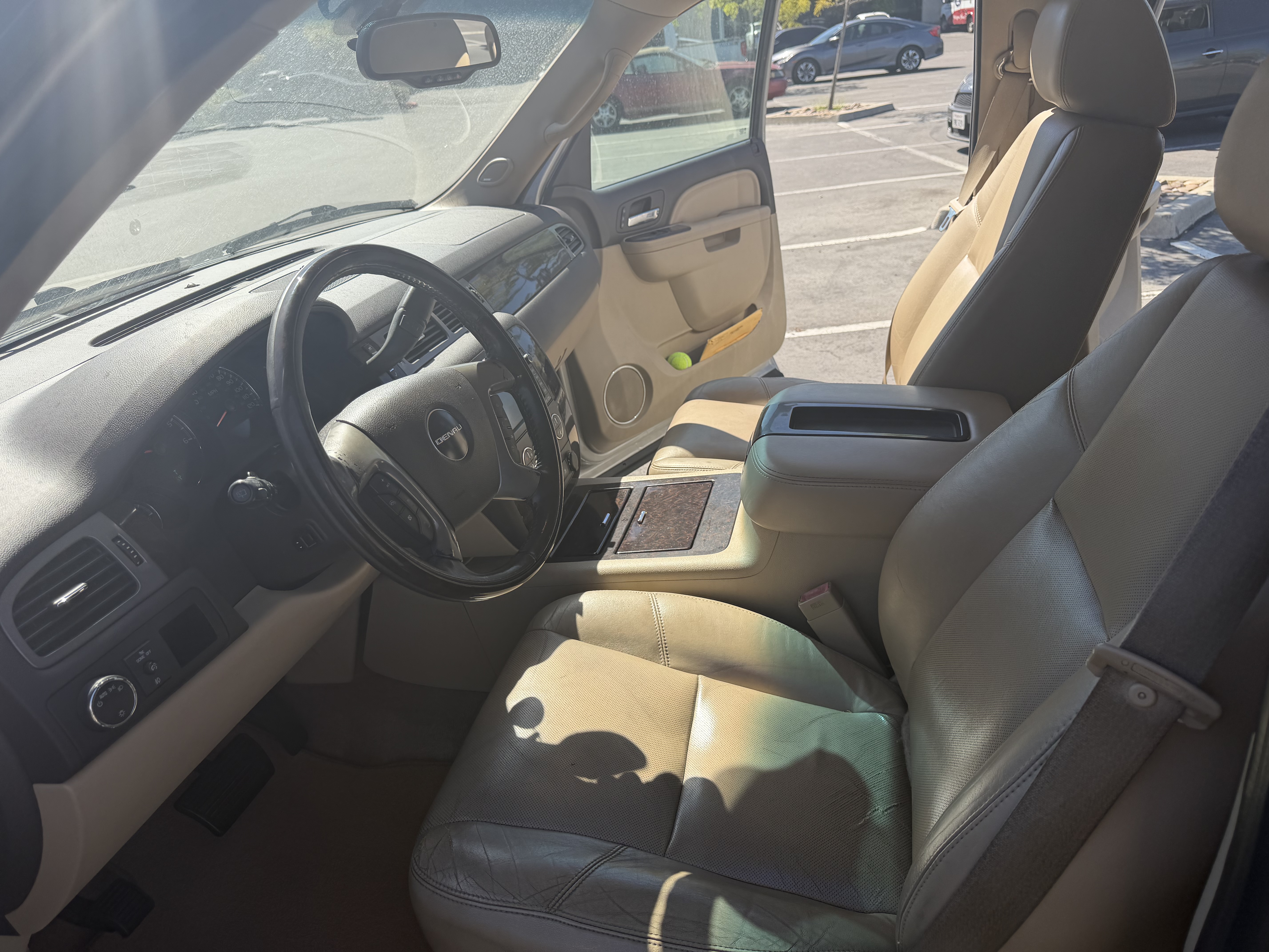 Used 2011 GMC Yukon XL Denali RWD image 5