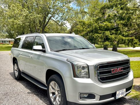 Used 2018 GMC Yukon XL SLT AWD/4WD image 1