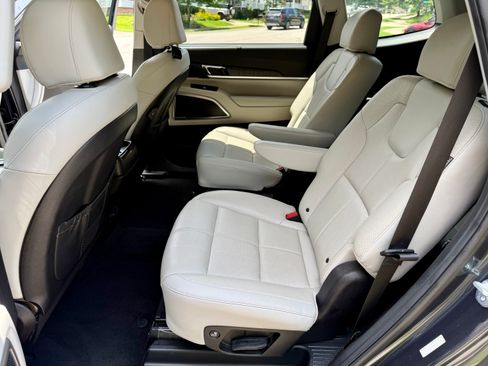 Used 2024 Kia Telluride EX w/ EX Captain's Chair Package AWD/4WD image 11