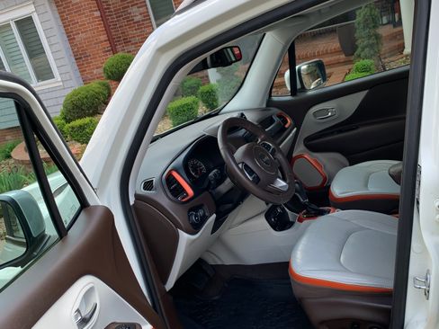 Used 2017 Jeep Renegade Limited AWD/4WD image 18