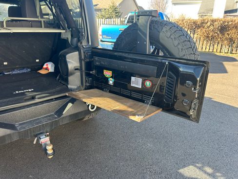 Used 2013 Jeep Wrangler Unlimited Sahara image 11