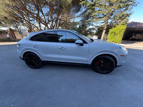 Used 2025 Porsche Cayenne S image 5