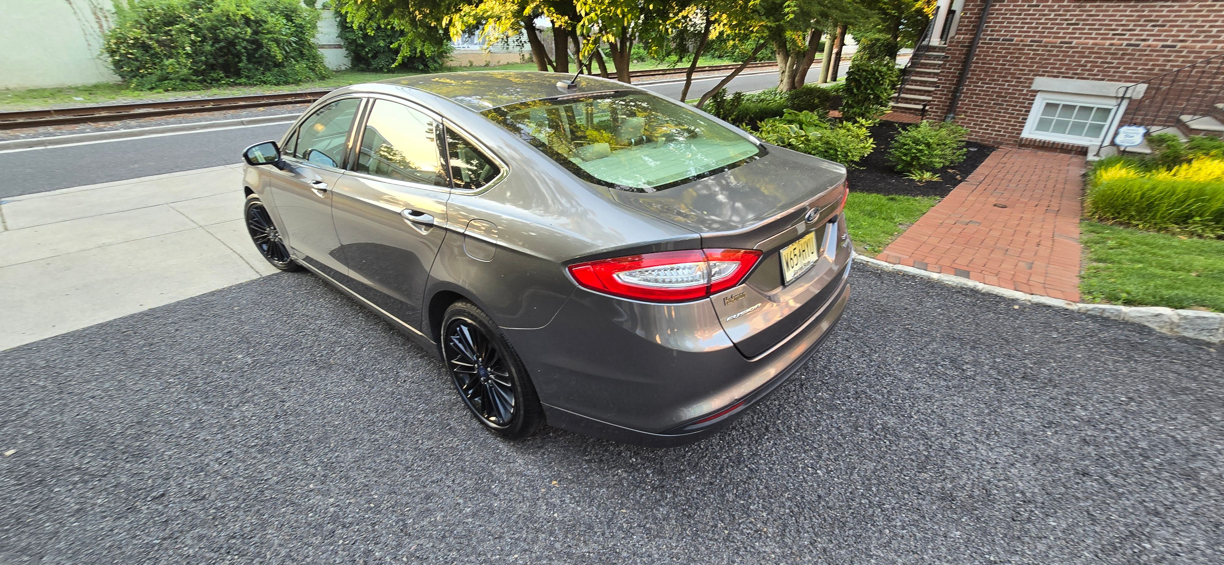 Used 2014 Ford Fusion SE w/ Equipment Group 202A FWD image 5