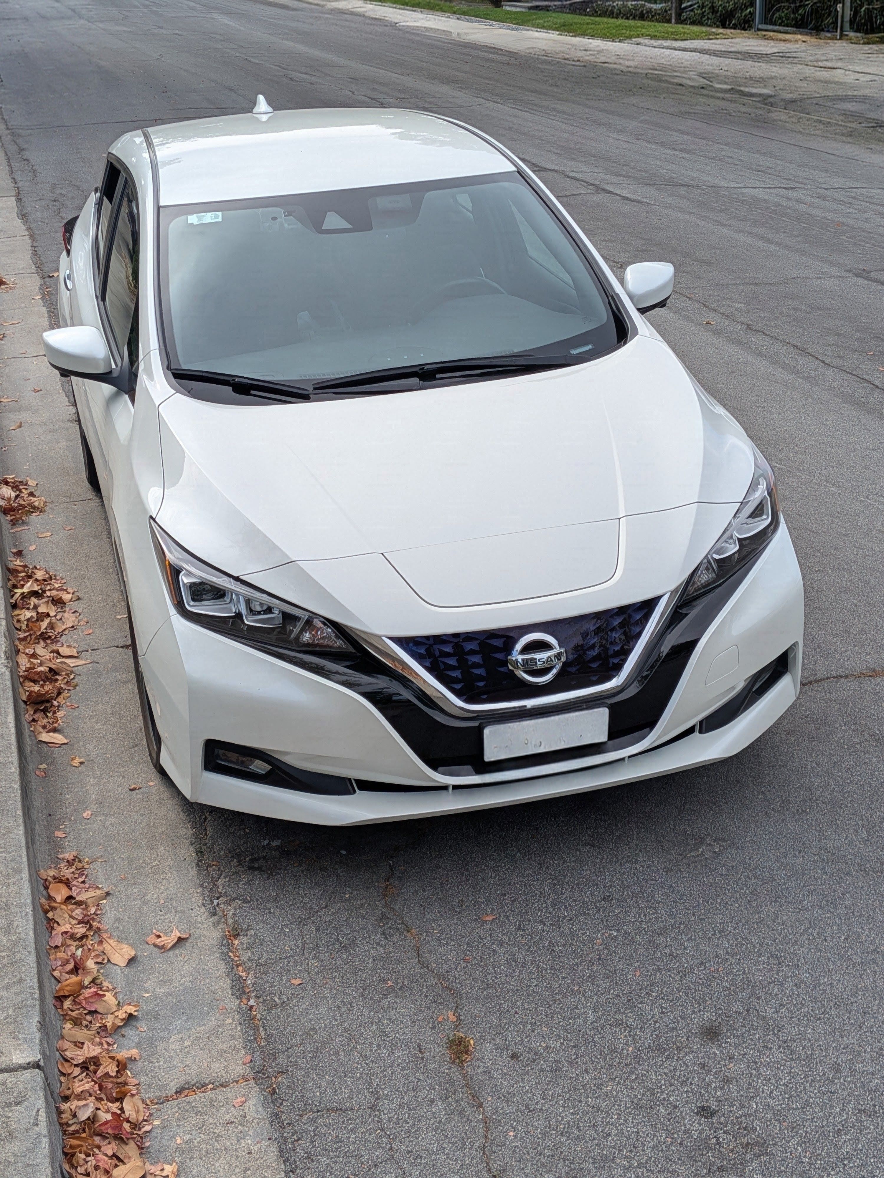 Used 2021 Nissan Leaf SV w/ SV Technology Package FWD image 1