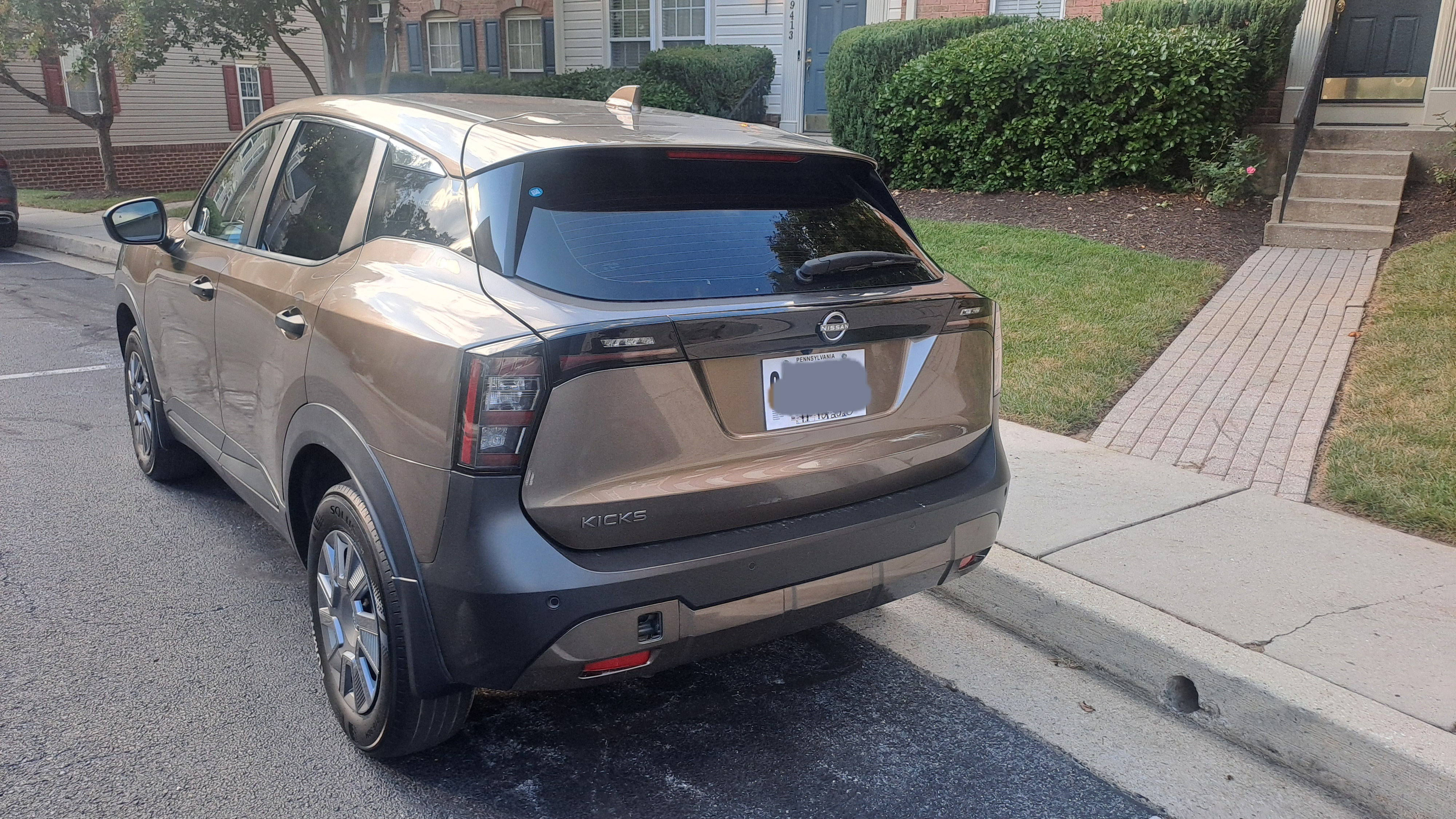 Used 2025 Nissan Kicks S w/ Charging Package FWD image 5