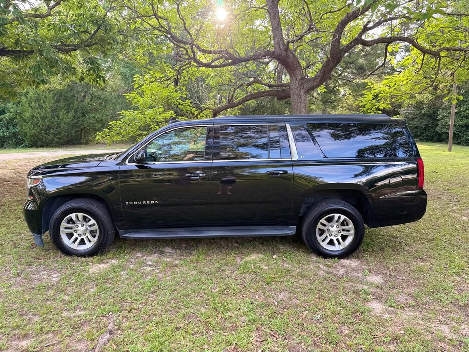 Used 2018 Chevrolet Suburban LT AWD/4WD image 2