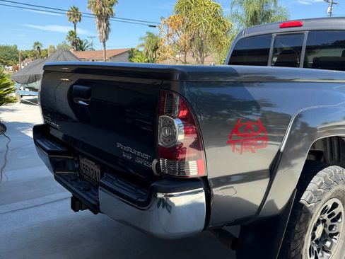 Used 2011 Toyota Tacoma PreRunner w/ SR5 Pkg #2 RWD image 5